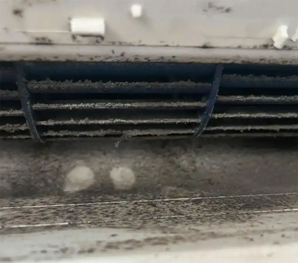 明光空调吹的风有股烧焦味是怎么回事